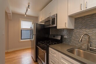 2423 N Kedzie Blvd in Chicago, IL - Building Photo - Building Photo