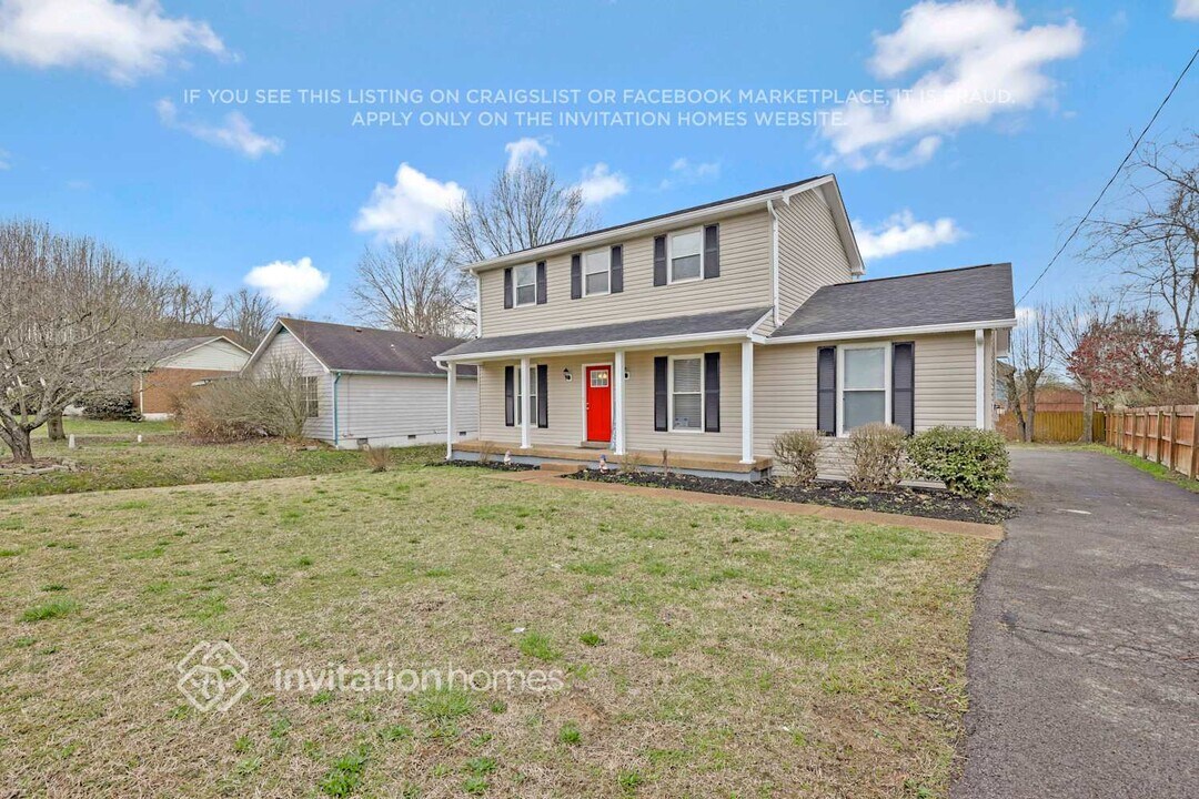 1004 Carriage Way Ct in Nashville, TN - Building Photo