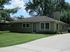 1615 Lilac Ln in Cedar Falls, IA - Building Photo