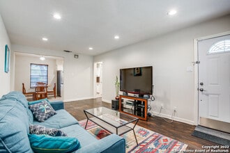 411 Dresden Dr in San Antonio, TX - Building Photo - Building Photo