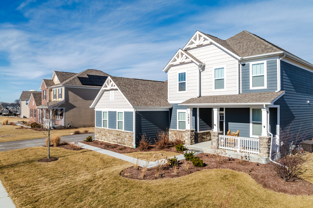 Summergate at Highland Woods in Elgin, IL - Building Photo