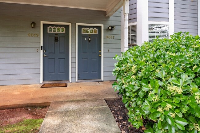 6017 Treetop Ct in Charlotte, NC - Building Photo - Building Photo
