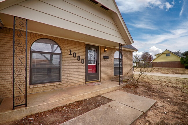 1000 SW 3rd St in Moore, OK - Building Photo - Building Photo