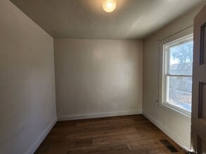 555 Wallis Ave in Gustine, CA - Building Photo - Building Photo