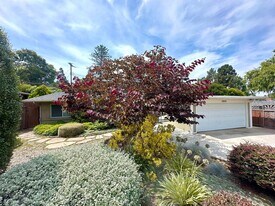 3909 Maricopa Dr in Santa Barbara, CA - Building Photo