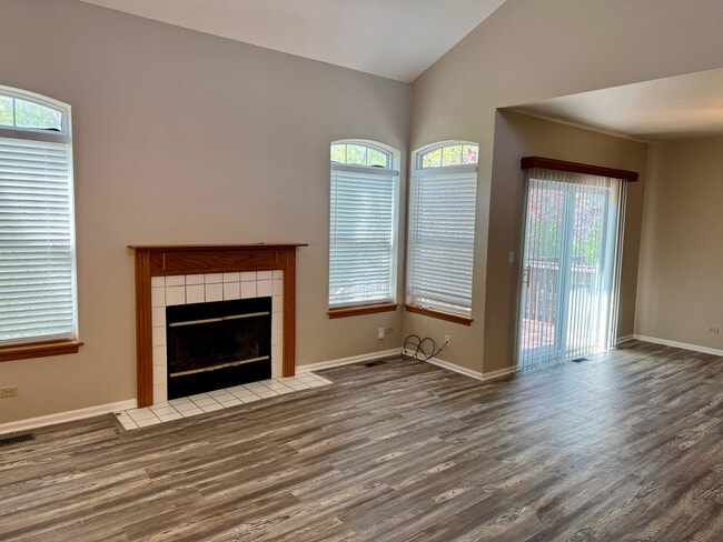 13361 W Heiden Cir in Lake Bluff, IL - Building Photo - Building Photo