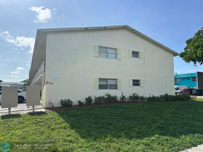 6001 NW 7th St in Margate, FL - Building Photo