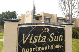 Vista Sun in Vista, CA - Foto de edificio - Building Photo