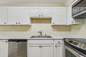 306 N Lindell Rd in Greensboro, NC - Building Photo - Building Photo