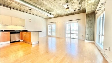 645 W 9th St, Unit 631 in Los Angeles, CA - Foto de edificio - Building Photo