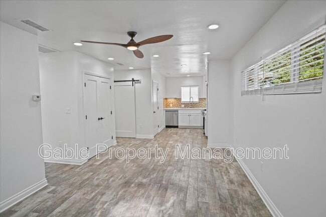 24403 Newhall Ave in Santa Clarita, CA - Building Photo - Building Photo