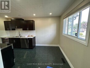 81 Hansen Rd N in Brampton, ON - Building Photo - Building Photo