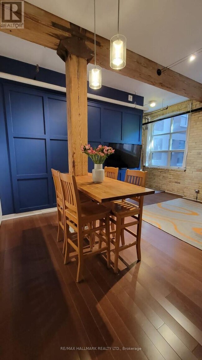 383 Adelaide St E in Toronto, ON - Building Photo - Building Photo