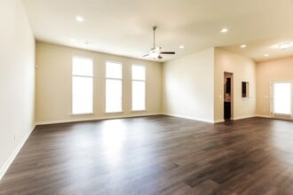 325 Clover Cir in Springville, AL - Foto de edificio - Building Photo