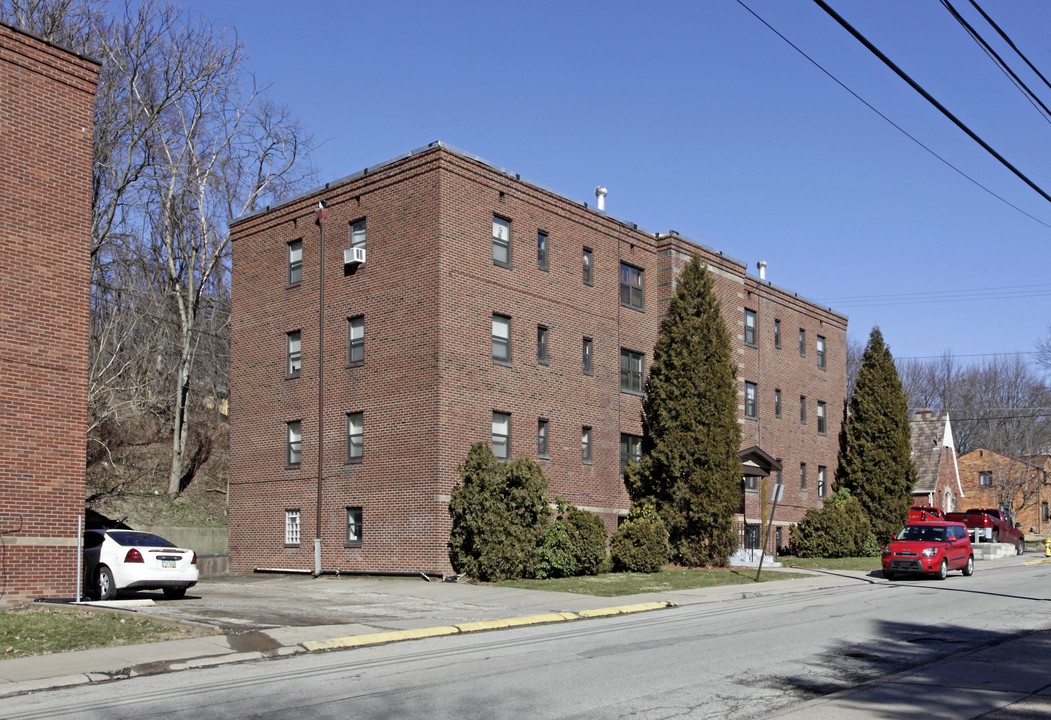 Brentwood Commons in Pittsburgh, PA - Building Photo