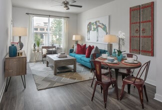 Maitland Pointe in Altamonte Springs, FL - Building Photo - Building Photo