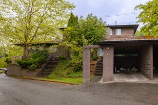 Crescentview Townhomes in Coquitlam, BC - Building Photo