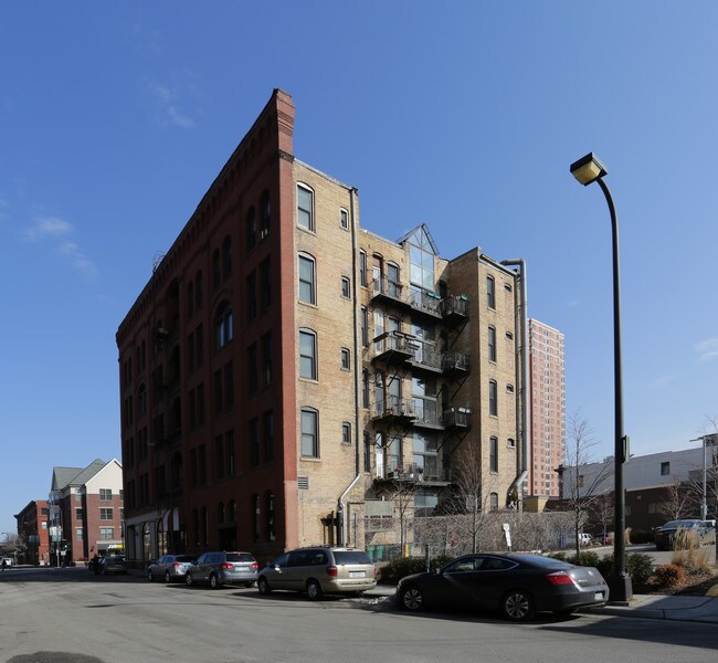 1227 Hennepin Ave in Minneapolis, MN - Building Photo - Building Photo