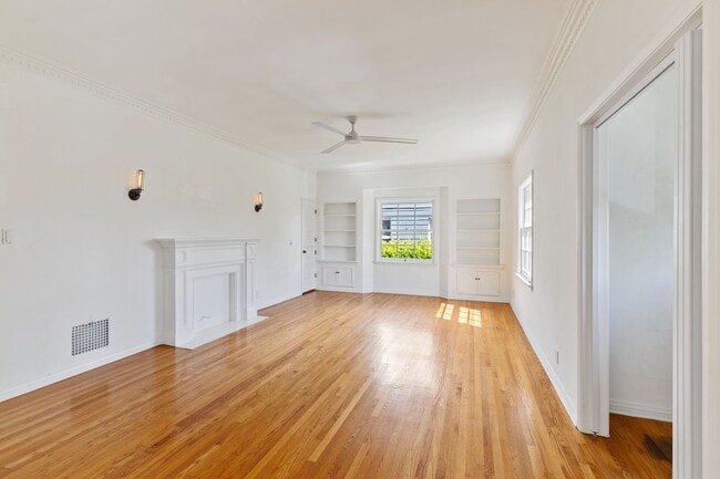 117 1/2 N Harper Ave, Unit 117 1/2 in Los Angeles, CA - Foto de edificio - Building Photo