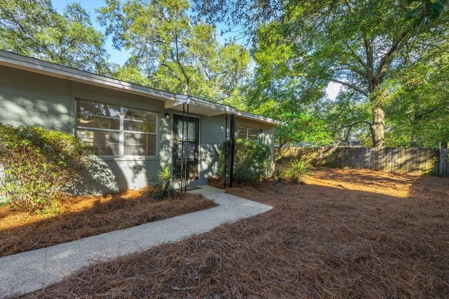 1013 Holton Ave, Unit 3 in Fort Walton Beach, FL - Foto de edificio - Building Photo