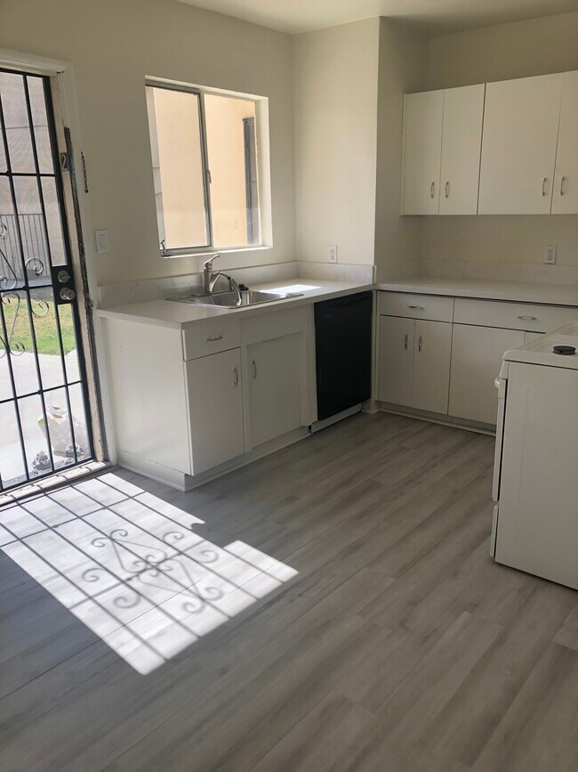 12054 Moorpark St Apartments and Nearby Studio City Apartments For Rent