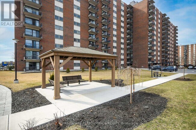 1465 Baseline Rd in Ottawa, ON - Building Photo - Building Photo