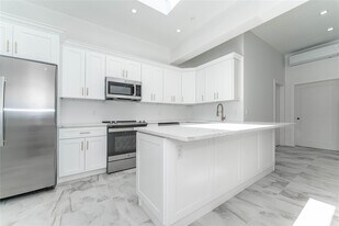 138 E Park Ave in Long Beach, NY - Building Photo