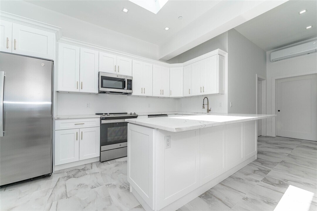 138 E Park Ave in Long Beach, NY - Building Photo