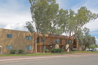 Desert Palms Apartments in Tucson, AZ - Building Photo - Building Photo