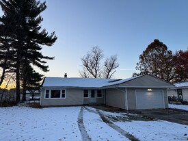 7020 Delaware St in Merrillville, IN - Building Photo