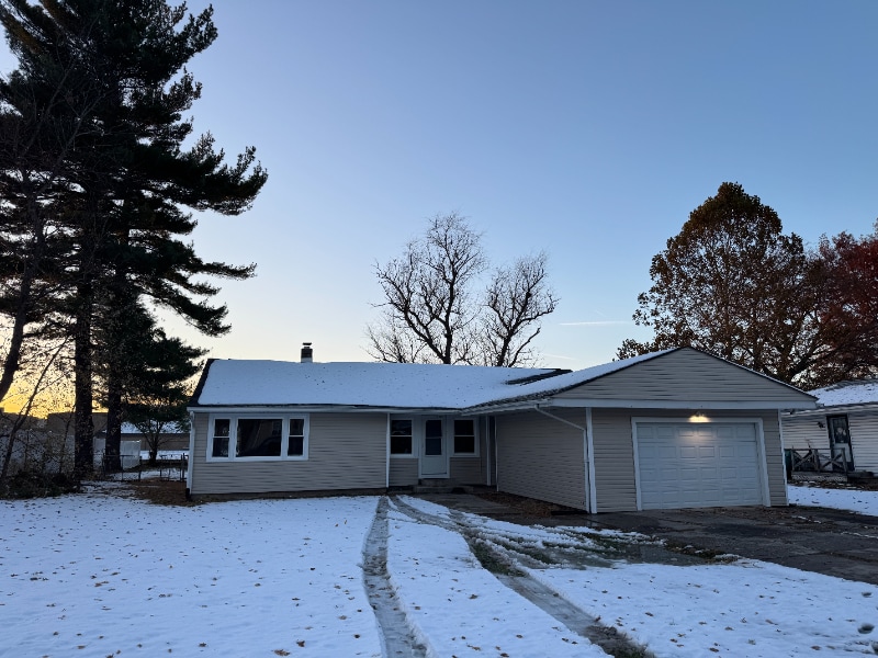 7020 Delaware St in Merrillville, IN - Building Photo