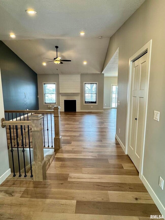 706 Foret Mansur in Carbon Cliff, IL - Building Photo - Building Photo