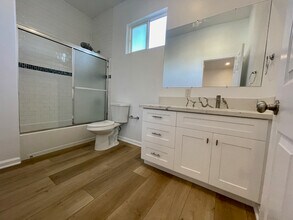 2628 S Burnside Ave, Unit 1 in Los Angeles, CA - Building Photo - Building Photo