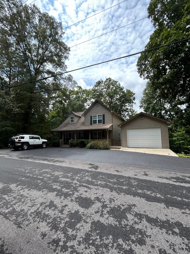 513 Lapidary Ln in Young Harris, GA - Building Photo - Building Photo