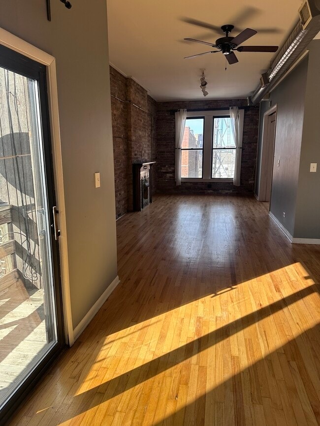 1215 W Grand Ave in Chicago, IL - Building Photo - Building Photo