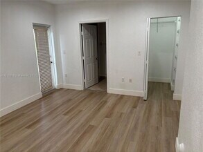 1370 W 30th St in Hialeah, FL - Building Photo - Building Photo