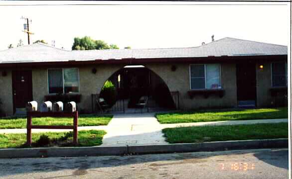 1579 W Ramona Dr in Rialto, CA - Building Photo