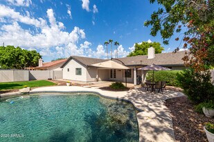 2041 E Marquette Dr in Gilbert, AZ - Building Photo