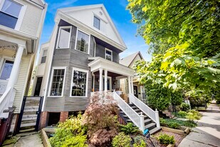 1625 W Hollywood Ave, Unit 3 in Chicago, IL - Building Photo