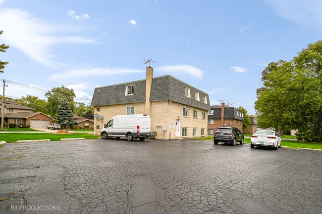 7081 Apartments in Tinley Park, IL - Building Photo - Building Photo