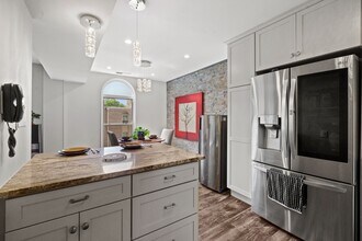 18 Canterbury Sq, Unit Canterbury in Alexandria, VA - Building Photo - Building Photo
