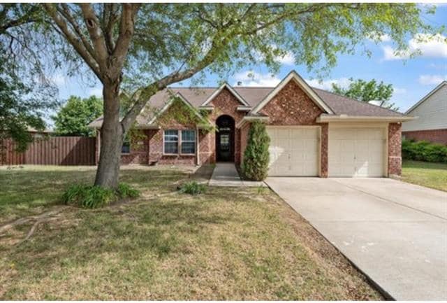 1018 Karen St in Aubrey, TX - Building Photo - Building Photo