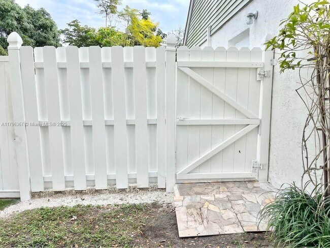 2731 Cypress Ave in Miramar, FL - Building Photo - Building Photo