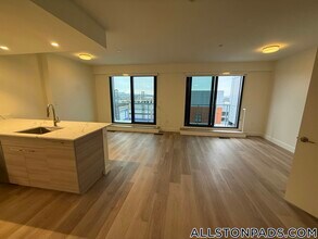 1079 Commonwealth Ave in Boston, MA - Building Photo - Building Photo