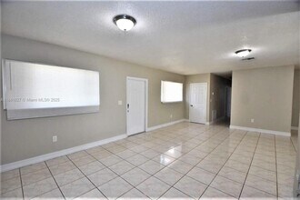 330 NW 196th St in Miami Gardens, FL - Building Photo - Building Photo
