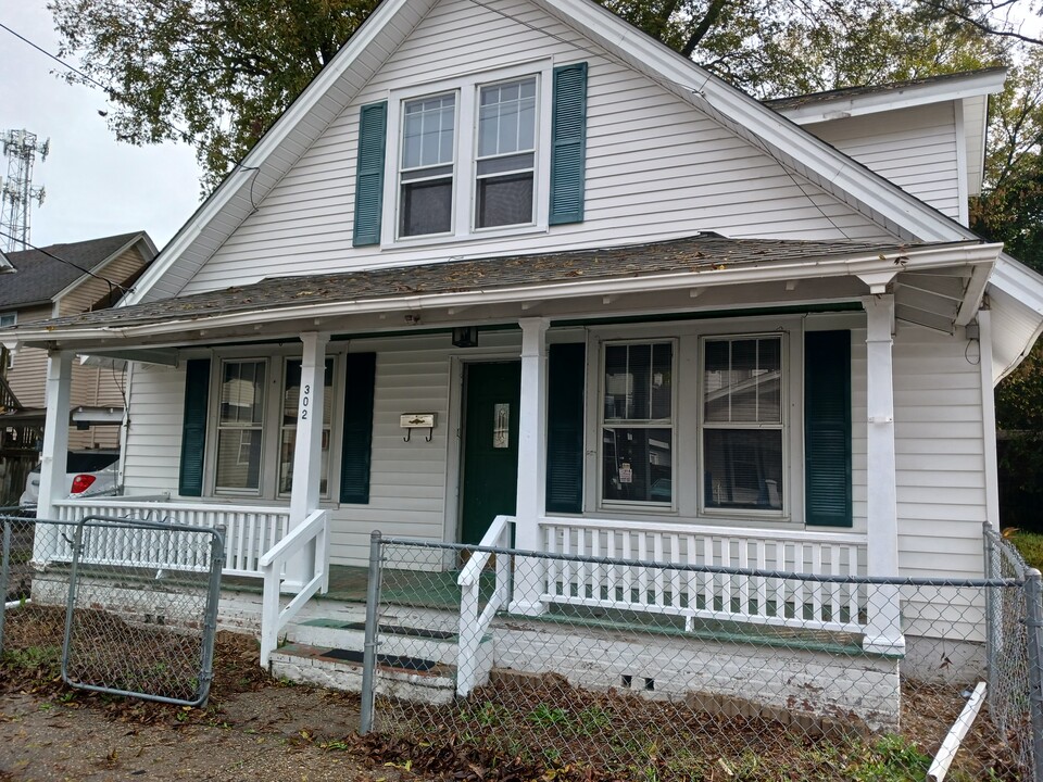 302 S Dyer St in Elizabeth City, NC - Building Photo