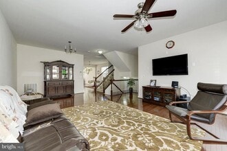 22677 Flowing Spring Square in Ashburn, VA - Building Photo - Building Photo