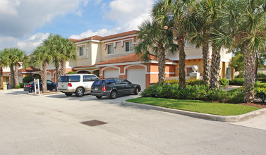 The Tides / The Breezes and Castlewood in Coral Springs, FL - Foto de edificio - Building Photo