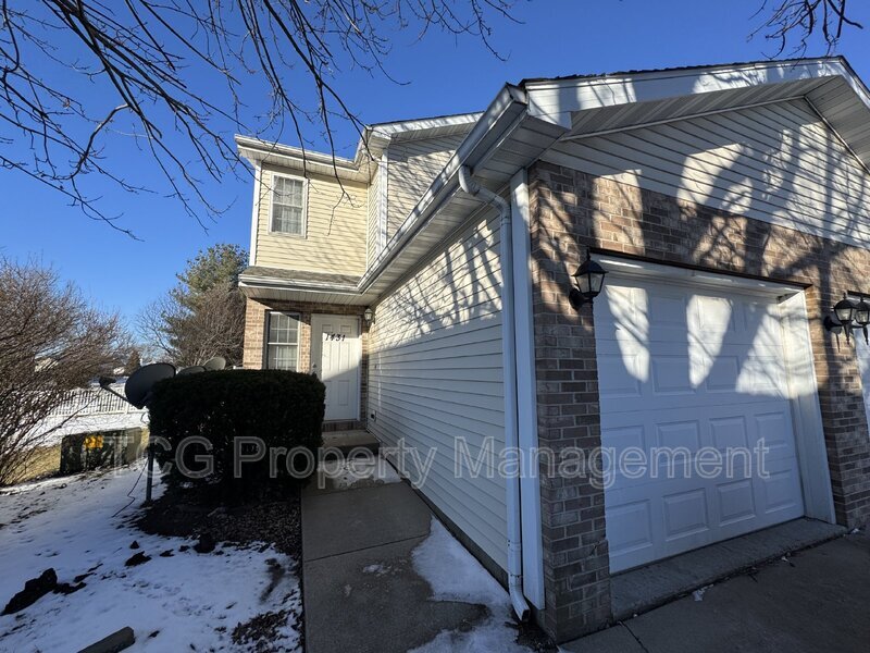 1431 Adams St in Ottawa, IL - Building Photo