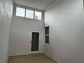 161 Bentley Dr in Miami Springs, FL - Building Photo - Building Photo